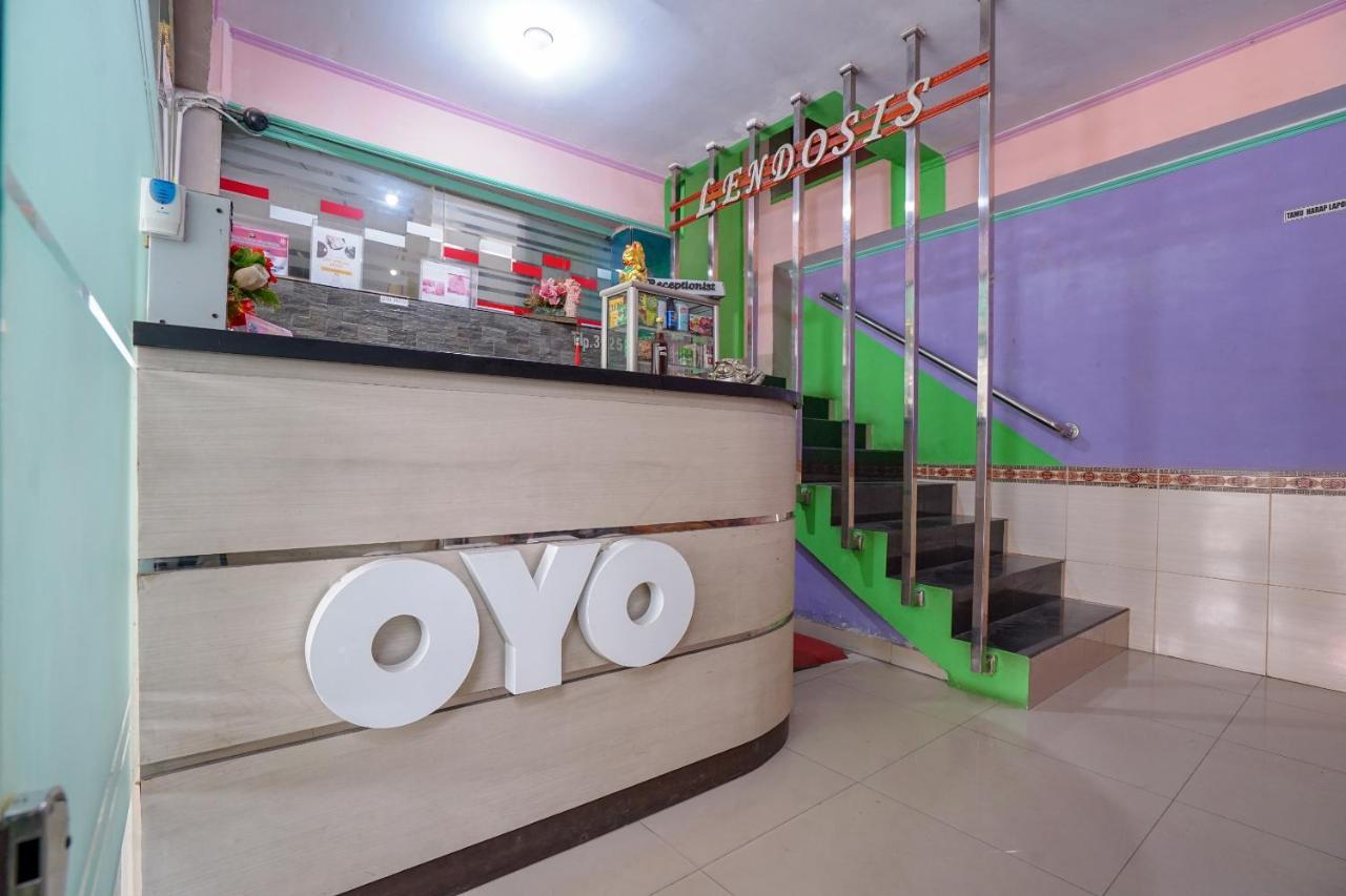 Oyo 1495 Hotel Lendosis Palembang Exterior photo